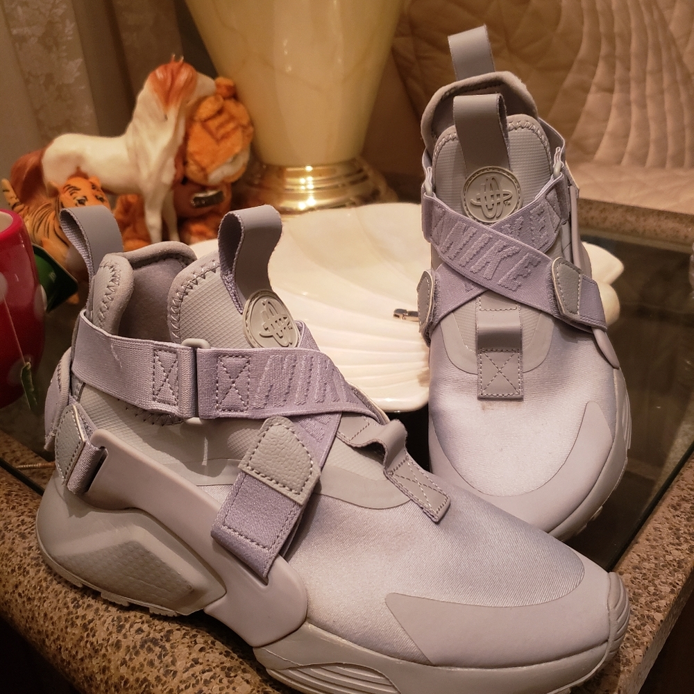 Nike Huarache's - light gray - size 4Y